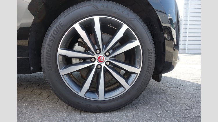 2021 認定中古車 Jaguar F-Pace サントリーニブラック P250 AWD（オートマチック） S