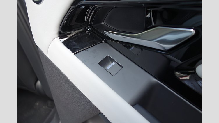 2023 認定中古車 Land Rover Range Rover Evoque アロイオスグレイ D200マイルドハイブリッド（ディーゼル） スタンダードホイールベース DYNAMIC SE
