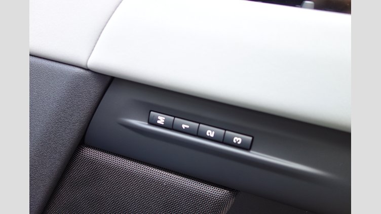 2023 認定中古車 Land Rover Range Rover Evoque アロイオスグレイ D200マイルドハイブリッド（ディーゼル） スタンダードホイールベース DYNAMIC SE