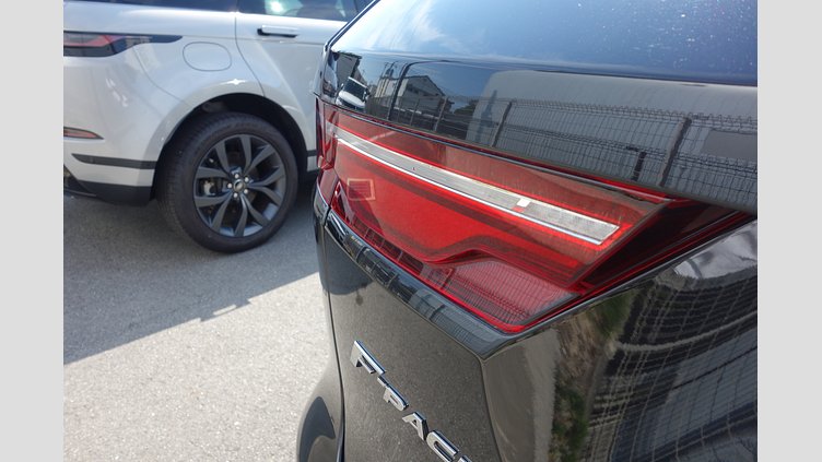 2021 認定中古車 Jaguar F-Pace サントリーニブラック P250 AWD（オートマチック） S
