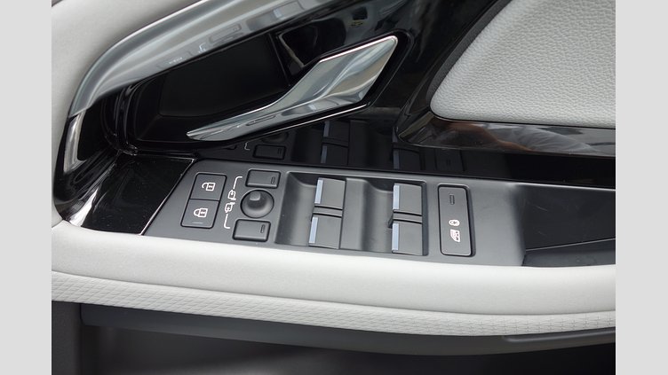 2023 認定中古車 Land Rover Range Rover Evoque フジホワイト D200 AWD（オートマチック）MHEV R-DYNAMIC S