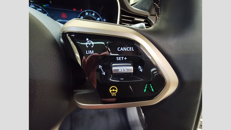 2023 認定中古車 Jaguar F-Pace ミッドナイトアメジスト P550 AWD（オートマチック） SVR
