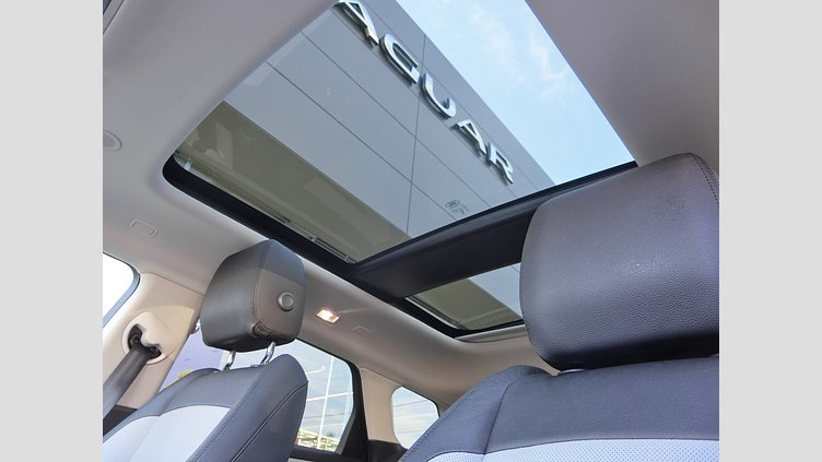2023 認定中古車 Land Rover Range Rover Evoque アロイオスグレイ D200マイルドハイブリッド（ディーゼル） スタンダードホイールベース DYNAMIC SE