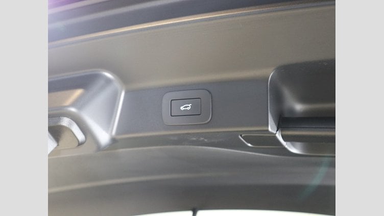 2023 認定中古車 Jaguar F-Pace Black P550 AWD（オートマチック） SVR