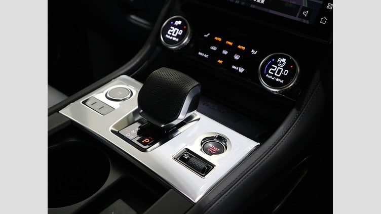 2023 認定中古車 Jaguar F-Pace Black P550 AWD（オートマチック） SVR
