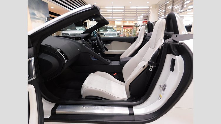 2023 認定中古車 Jaguar F-Type フジホワイト P300 オートマチック 後輪駆動 F-TYPEコンバーチブル R-DYNAMIC