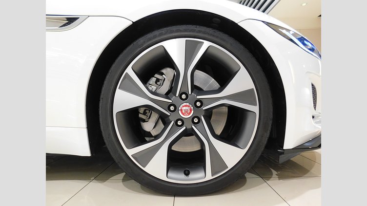 2023 認定中古車 Jaguar F-Type フジホワイト P300 オートマチック 後輪駆動 F-TYPEコンバーチブル R-DYNAMIC