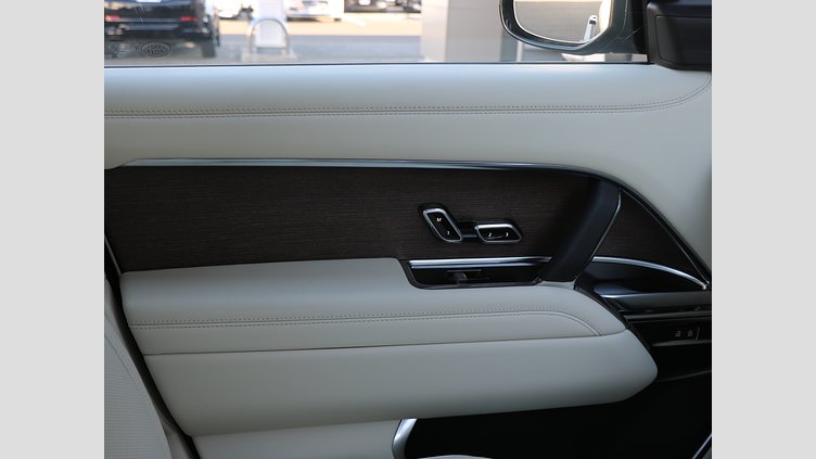 2024 認定中古車 Land Rover Range Rover カルパチアングレイ D300 AWD MHEV（AT） スタンダードホイールベース HSE