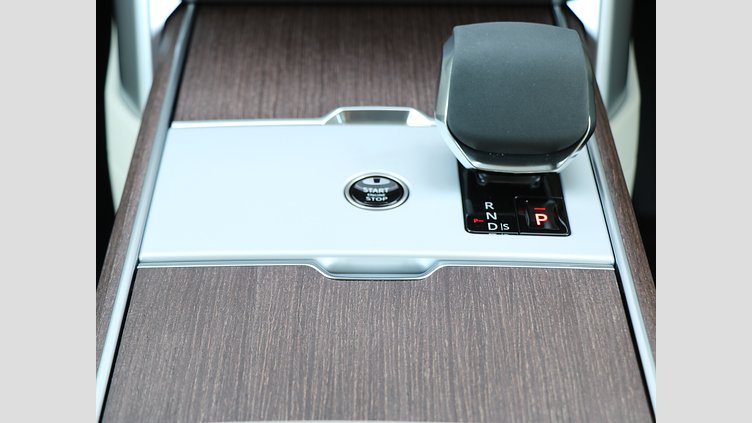 2024 認定中古車 Land Rover Range Rover カルパチアングレイ D300 AWD MHEV（AT） スタンダードホイールベース HSE
