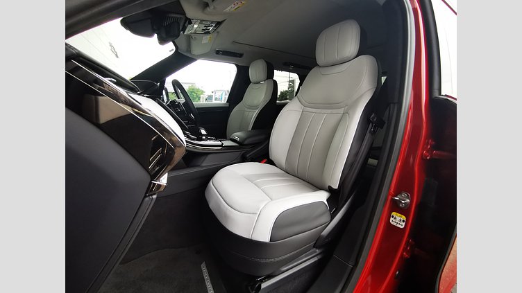 2023 認定中古車 Land Rover Range Rover Sport フィレンツェレッド 3.0リッター6気筒300PSターボチャージドディーゼルMHEV（オートマチック） AUTOBIOGRAPHY