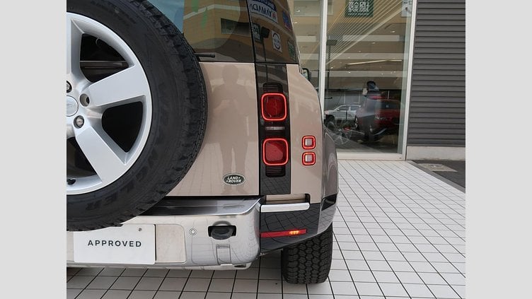 2023 認定中古車 Land Rover Defender 110 ランタオブロンズ P300 AWD（AT） SE