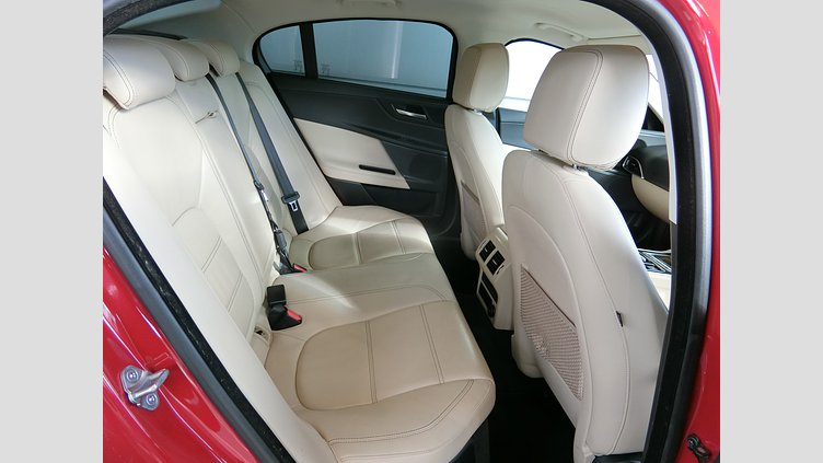2017 認定中古車 Jaguar XE Firenze Red XE 2.0 I4D AJ200 RWD 4DR プレステージ