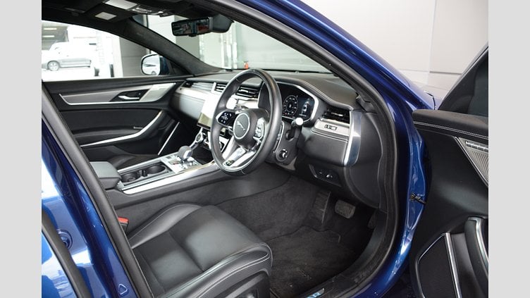 2021 認定中古車 Jaguar XF ブルーファイアブルー P250 RWD （オートマチック） SALOON R-DYNAMIC HSE