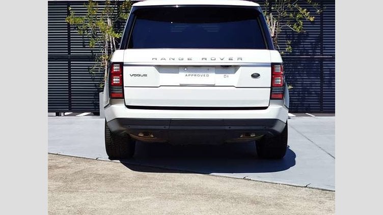 2016 認定中古車 Land Rover Range Rover Fuji White 3.0 litre V6 Supercharged Petrol ヴォーグ　ロングホイールベース