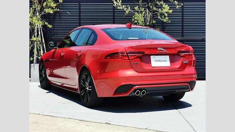 2020 認定中古車 Jaguar XE フィレンツェレッド D180 RWD AUTOMATIC 4 door Saloon R-DYNAMIC S