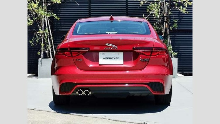 2020 認定中古車 Jaguar XE フィレンツェレッド D180 RWD AUTOMATIC 4 door Saloon R-DYNAMIC S