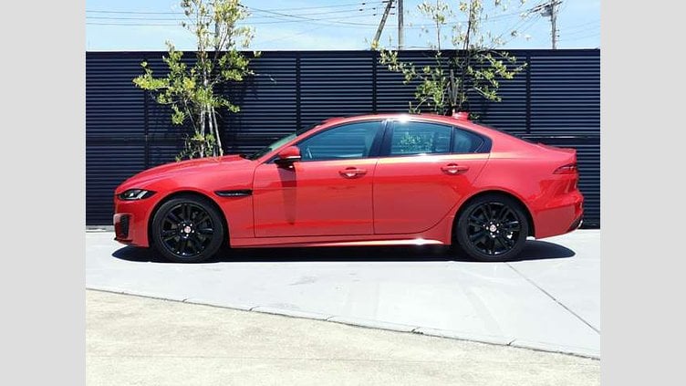 2020 認定中古車 Jaguar XE フィレンツェレッド D180 RWD AUTOMATIC 4 door Saloon R-DYNAMIC S