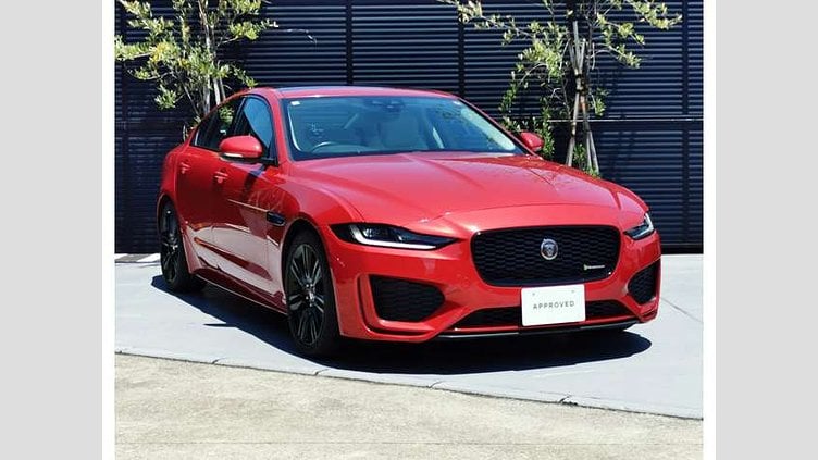 2020 認定中古車 Jaguar XE フィレンツェレッド D180 RWD AUTOMATIC 4 door Saloon R-DYNAMIC S