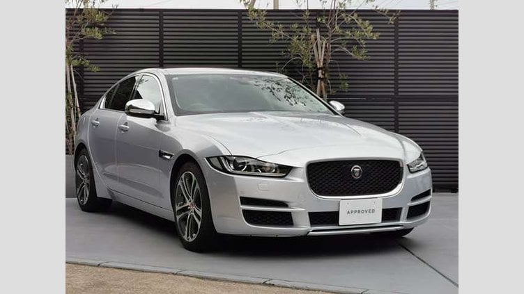 2018 認定中古車 Jaguar XE Indus Silver 2ℓターボーガソリン プレステージ