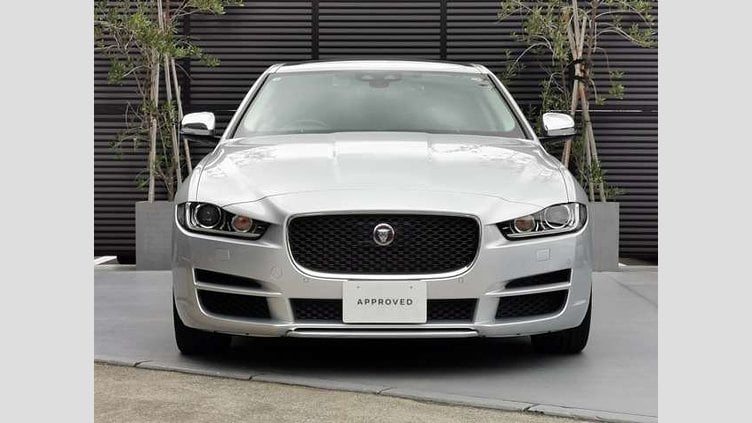 2018 認定中古車 Jaguar XE Indus Silver 2ℓターボーガソリン プレステージ