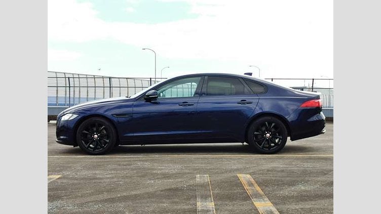 2020 認定中古車 Jaguar XF Loire Blue 2.0 litre i4D Diesel プレステージ