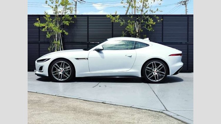 2021 認定中古車 Jaguar F-Type ユーロンホワイト P300 オートマチック 後輪駆動 F-TYPEクーペ R-DYNAMIC