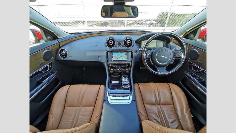 2018 認定中古車 Jaguar XJ Firenze Red 3ℓスーパーチャージャー プレミアムラグジュアリー