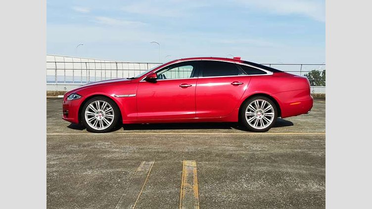 2018 認定中古車 Jaguar XJ Firenze Red 3ℓスーパーチャージャー プレミアムラグジュアリー