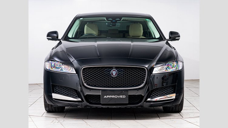 2020 認定中古車 Jaguar XF サントリーニブラック 20d AWD
インジニウム2.0リッター4気筒180PSターボチャージドディーゼルエンジン（オートマチック）
全輪駆動 SALOON PRESTIGE