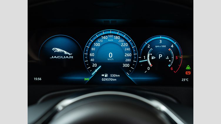 2020 認定中古車 Jaguar XF サントリーニブラック 20d AWD
インジニウム2.0リッター4気筒180PSターボチャージドディーゼルエンジン（オートマチック）
全輪駆動 SALOON PRESTIGE