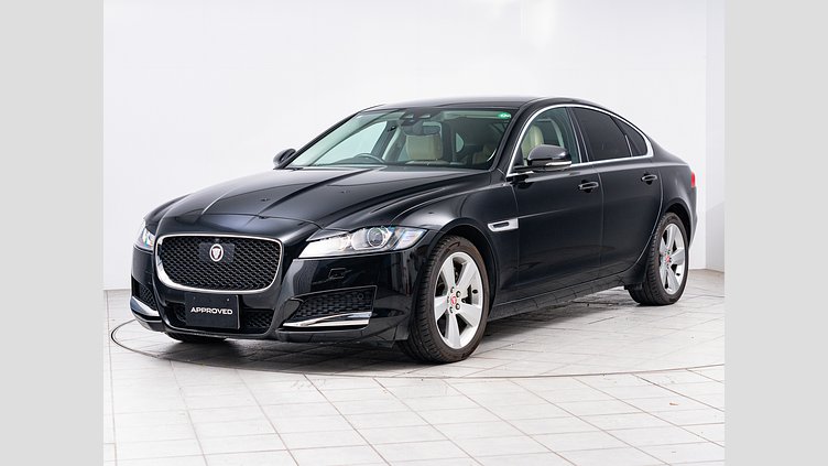 2020 認定中古車 Jaguar XF サントリーニブラック 20d AWD
インジニウム2.0リッター4気筒180PSターボチャージドディーゼルエンジン（オートマチック）
全輪駆動 SALOON PRESTIGE