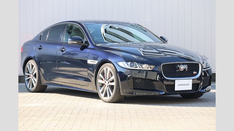 2016 認定中古車 Jaguar XE セレスティアルブラック 3.0P S