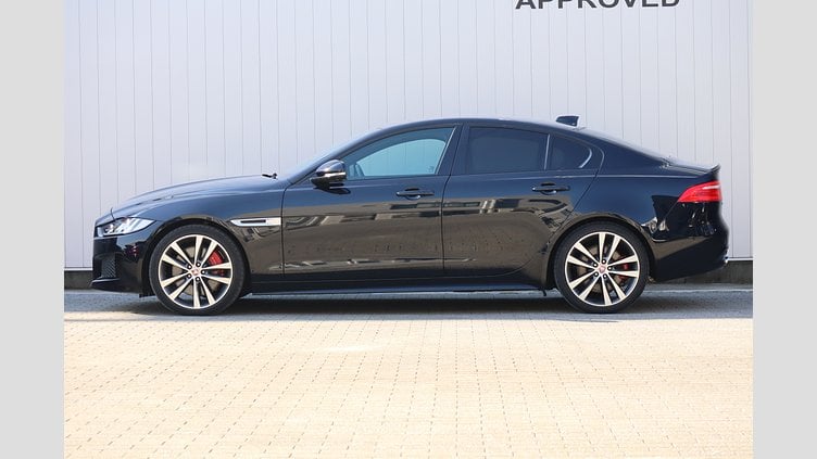 2016 認定中古車 Jaguar XE セレスティアルブラック 3.0P S