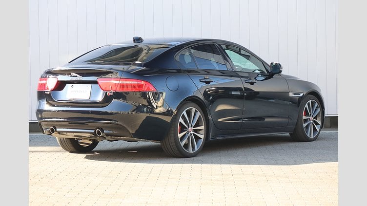 2016 認定中古車 Jaguar XE セレスティアルブラック 3.0P S