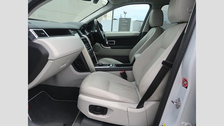 2024 認定中古車 Land Rover Discovery Sport Yulong White 2.0 litre Si4 Petrol HSE