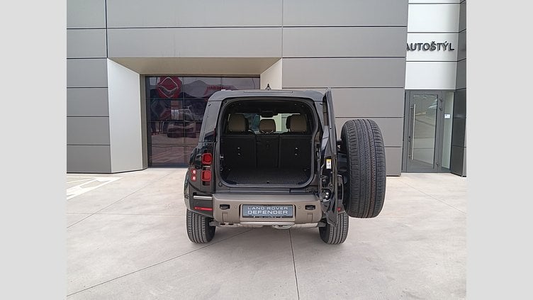 2024 SKLADOVÉ VOZIDLÁ Land Rover Defender 110 Santorini Black 3.0D I6 MHEV X-Dynamic SE