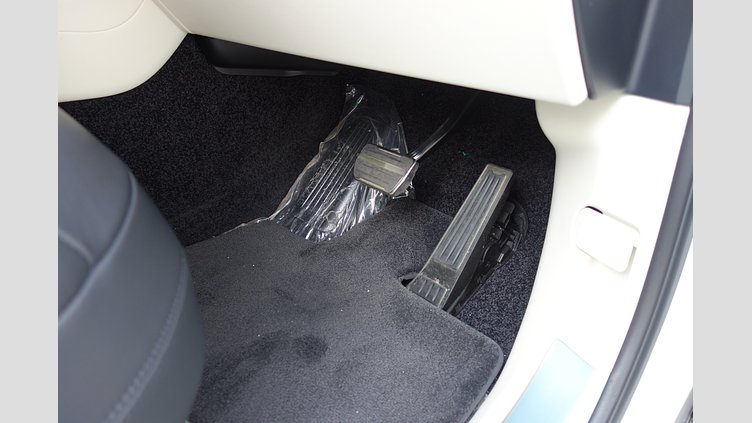 2023 認定中古車 Land Rover Range Rover フジホワイト D300 AWD MHEV（AT） スタンダードホイールベース HSE