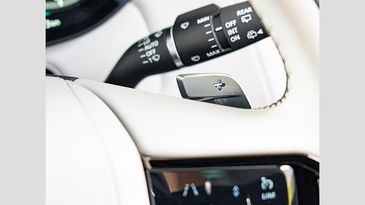 2023 認定中古車 Land Rover Range Rover Sport フィレンツェレッド 3.0リッター6気筒300PSターボチャージドディーゼルMHEV（オートマチック） AUTOBIOGRAPHY