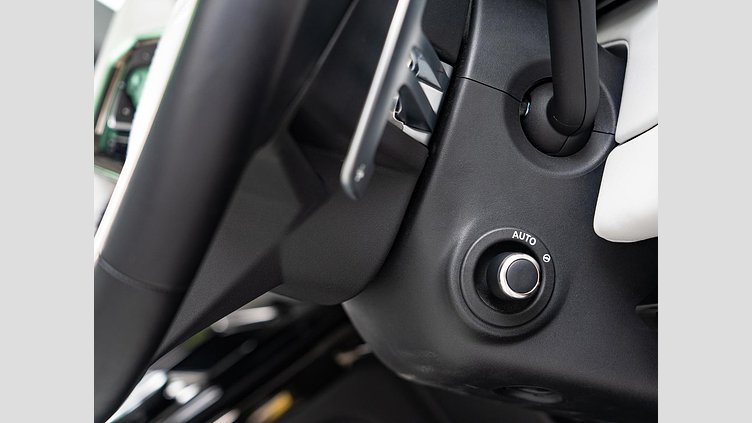 2023 認定中古車 Land Rover Range Rover Sport フィレンツェレッド 3.0リッター6気筒300PSターボチャージドディーゼルMHEV（オートマチック） AUTOBIOGRAPHY