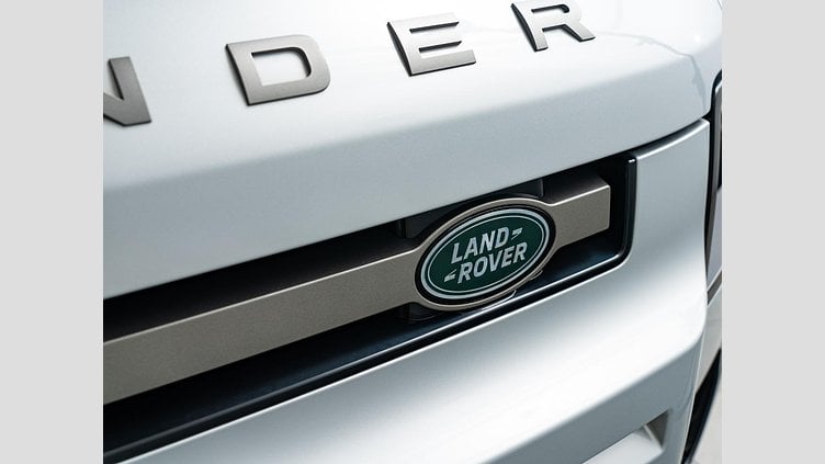 2024 認定中古車 Land Rover Defender 110 ハクバシルバー D300 AWD（AT） X-DYNAMIC HSE