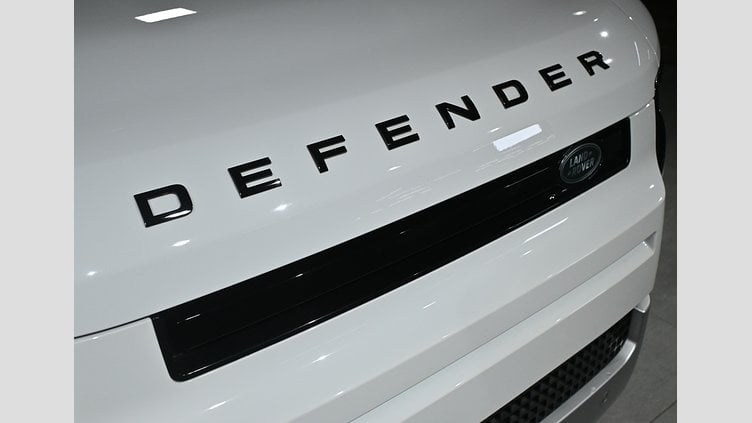 2023 認定中古車 Land Rover Defender 110 フジホワイト P300 AWD（AT） SE