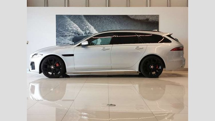 2022 認定中古車 Jaguar XF ハクバシルバー P250 RWD（オートマチック） SPORTBRAKE R-DYNAMIC SE