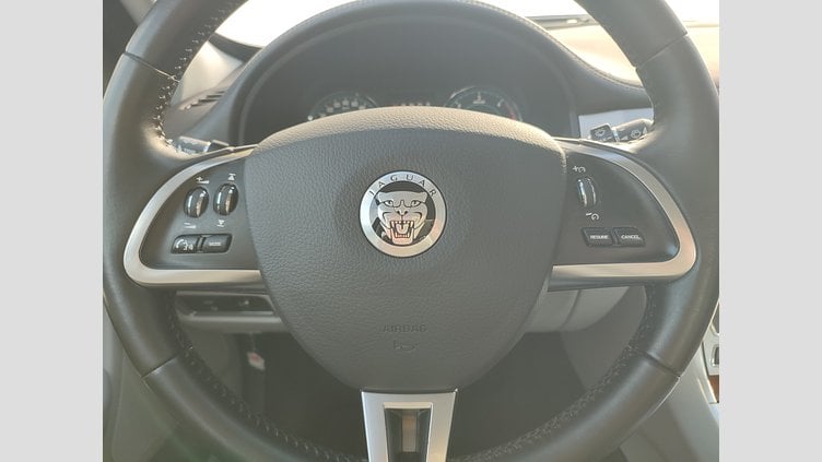 2011 JAZDENÉ VOZIDLÁ Jaguar XF Belgravia Green RWD 3.0D V6 240k Potfolio