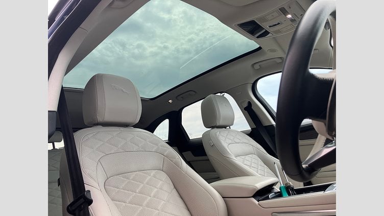 2023 認定中古車 Jaguar F-Pace ブルーファイアブルー P250 AWD（オートマチック） S