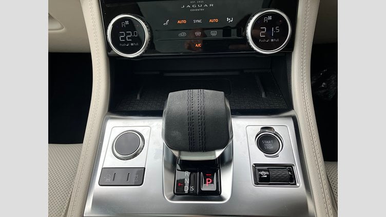 2023 認定中古車 Jaguar F-Pace ブルーファイアブルー P250 AWD（オートマチック） S
