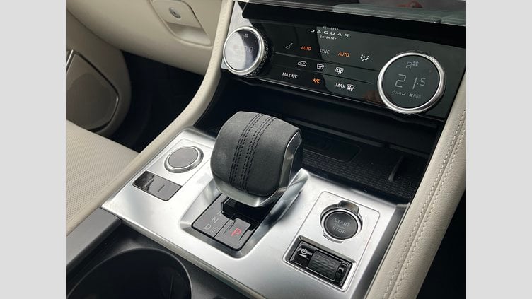 2023 認定中古車 Jaguar F-Pace ブルーファイアブルー P250 AWD（オートマチック） S