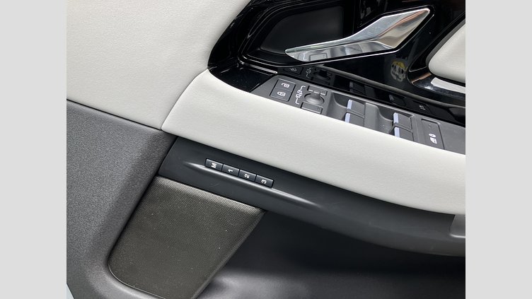 2023 認定中古車 Land Rover Range Rover Evoque アロイオスグレイ D200マイルドハイブリッド（ディーゼル） DYNAMIC SE