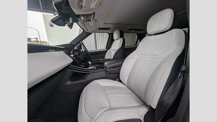 2023 認定中古車 Land Rover Range Rover Sport フィレンツェレッド 3.0リッター6気筒300PSターボチャージドディーゼルMHEV（オートマチック） AUTOBIOGRAPHY