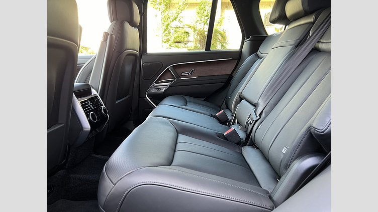 2024 認定中古車 Land Rover Range Rover サントリーニブラック D300 AWD MHEV（AT） スタンダードホイールベース HSE