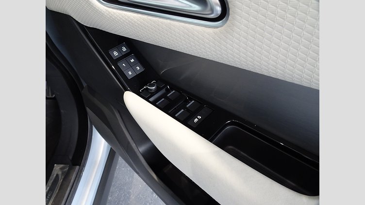 2023 認定中古車 Land Rover Range Rover Velar ハクバシルバー D200 AWD（オートマチック） MHEV R-DYNAMIC S